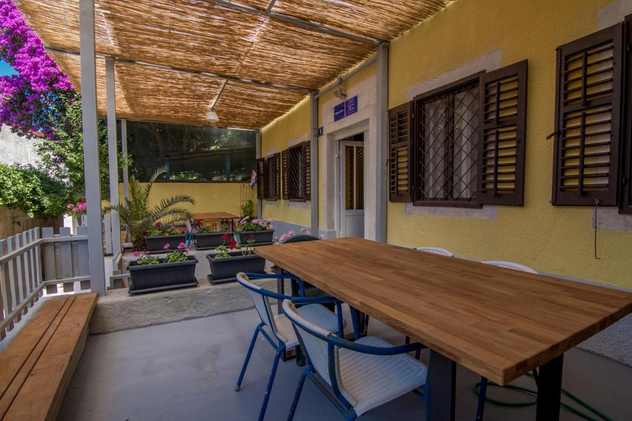Hostel Flora Mali Lošinj Exterior foto