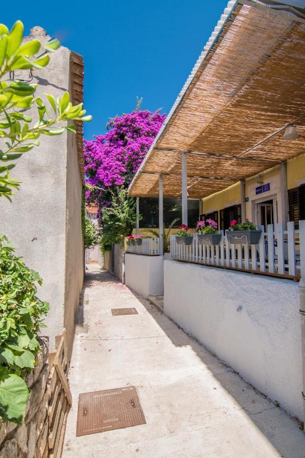 Hostel Flora Mali Lošinj Exterior foto