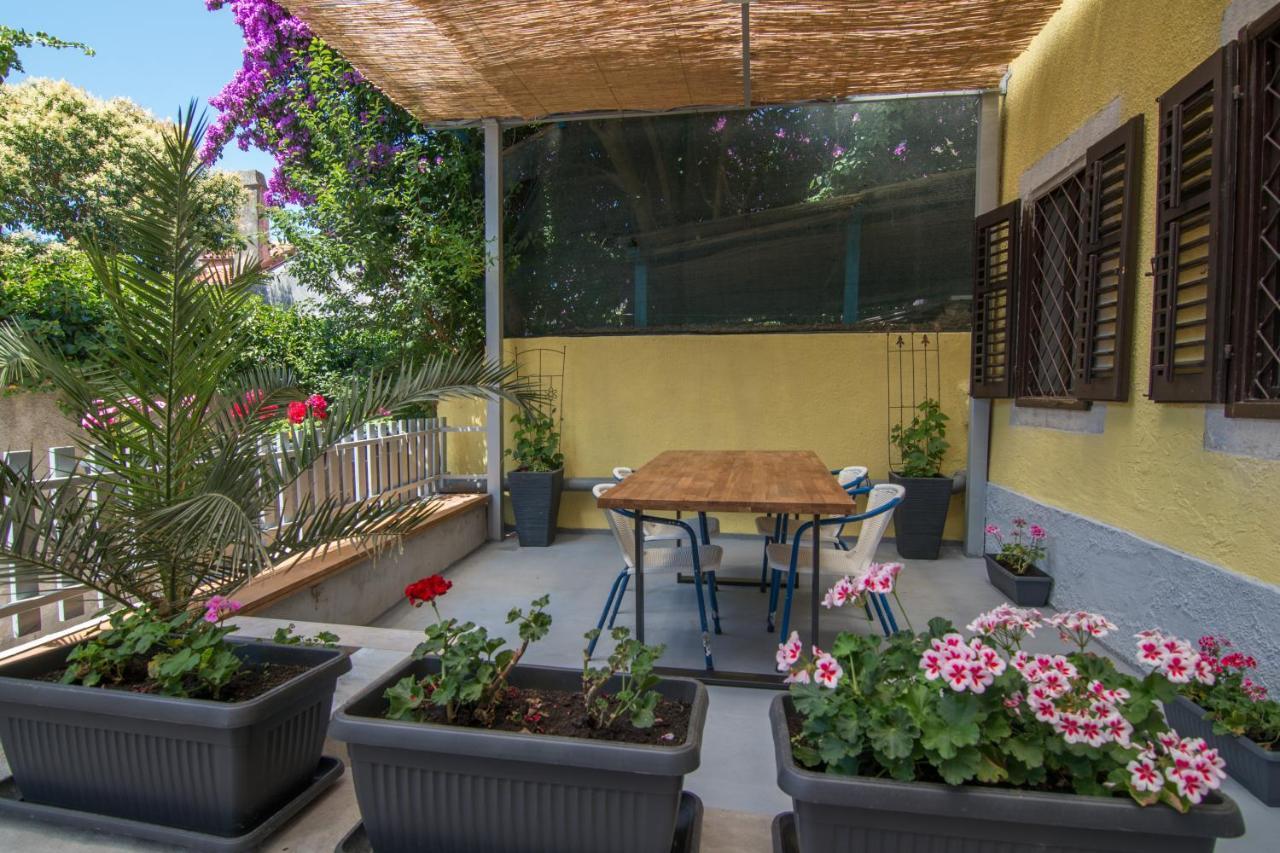 Hostel Flora Mali Lošinj Exterior foto