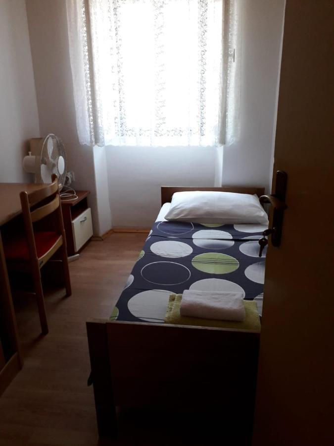 Hostel Flora Mali Lošinj Exterior foto